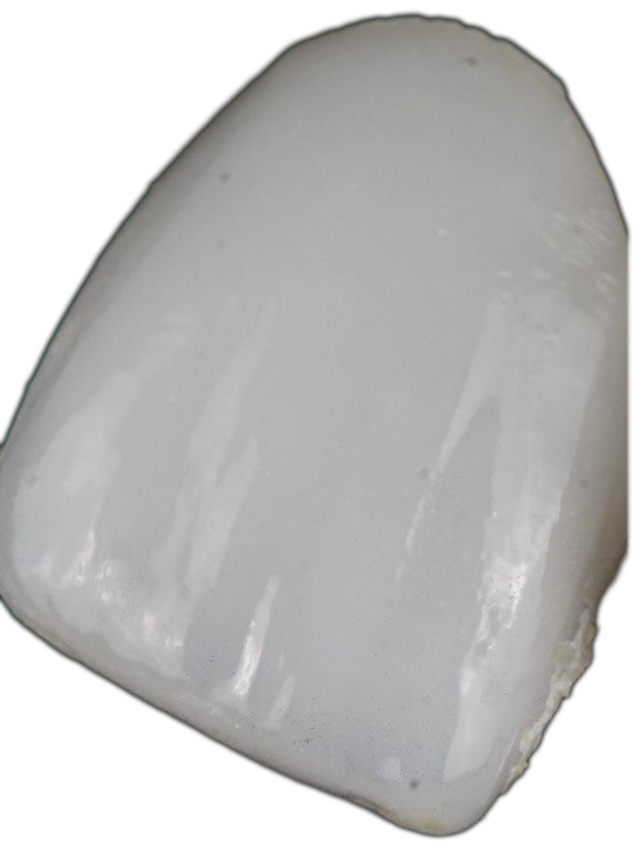 Faccetta del commercio: ceramica opaca, la luce si ferma sulla superficie